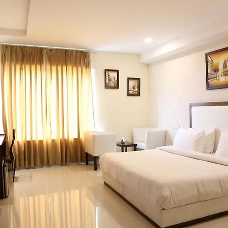 Kingdom Hotel Moga Kültér fotó