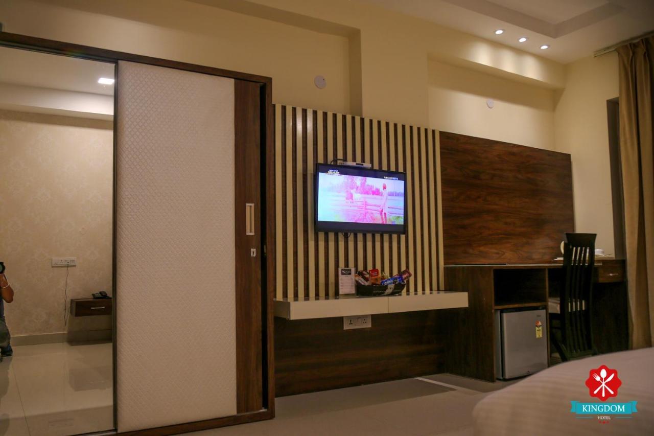 Kingdom Hotel Moga Kültér fotó